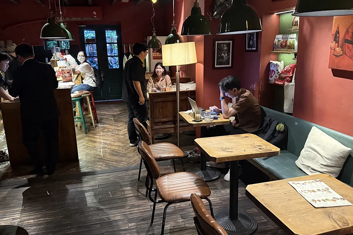 Tranquil Books & Coffee – Image 1
