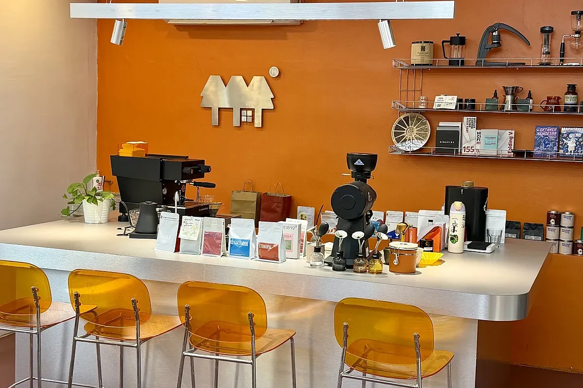 Halaman. Coffee & Pastry – Image 2