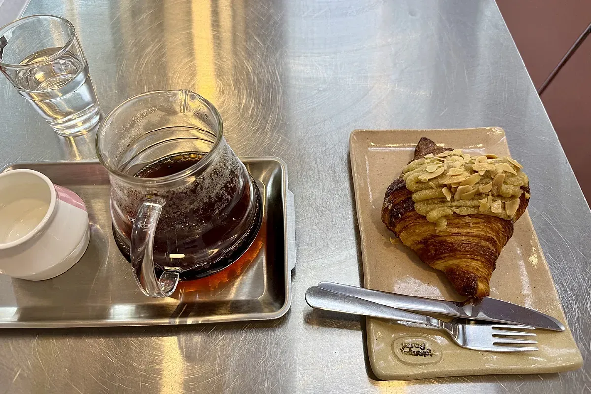 Halaman. Coffee & Pastry – Image 3