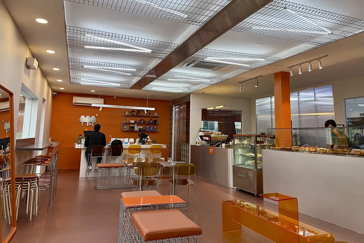 Halaman. Coffee & Pastry – Image 5