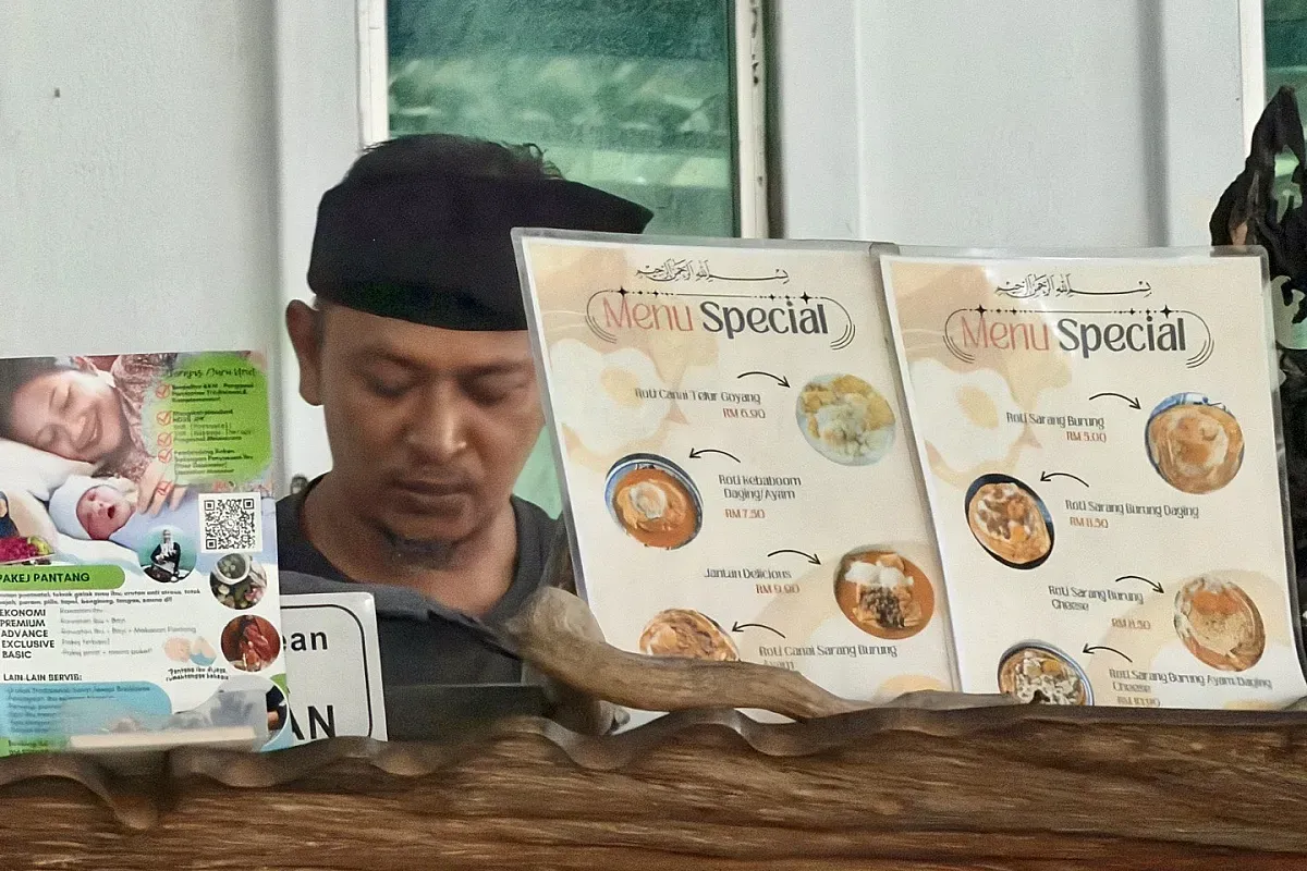 Roti Canai depan Klinik Kesihatan Air Hangat – Image 4