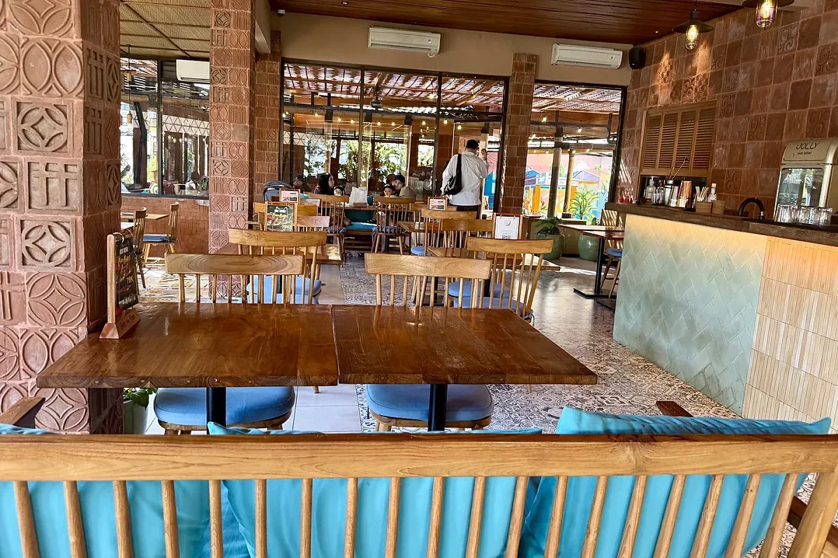 Over the Moon Cafe – Image 3