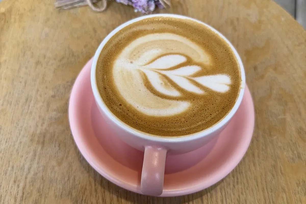 PEACH COFFEE laptop friendly café in Yokohama