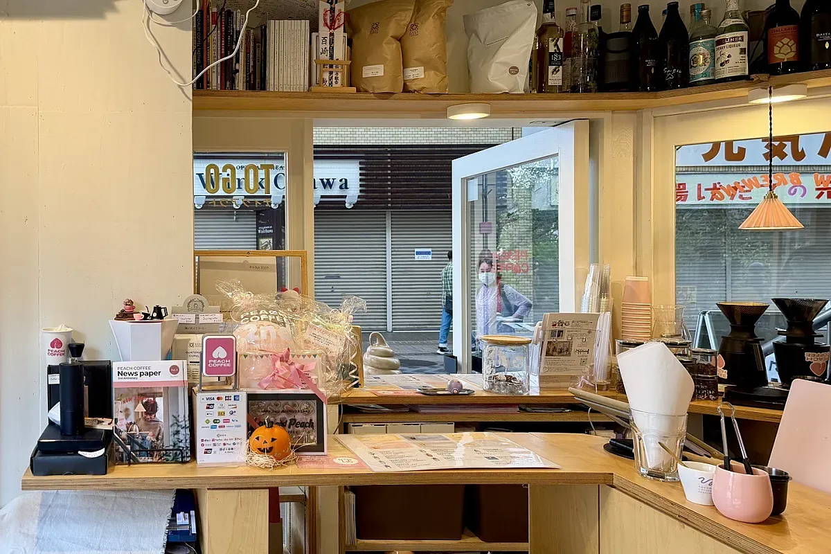 PEACH COFFEE laptop friendly café in Yokohama