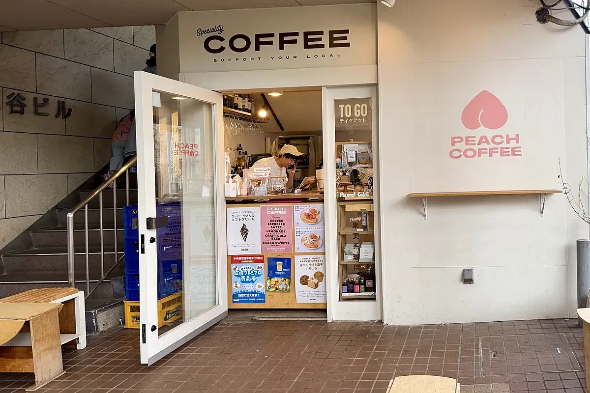 PEACH COFFEE laptop friendly café in Yokohama