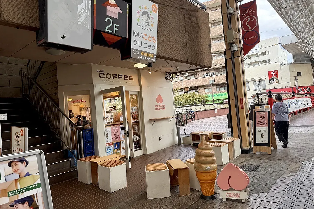 PEACH COFFEE laptop friendly café in Yokohama