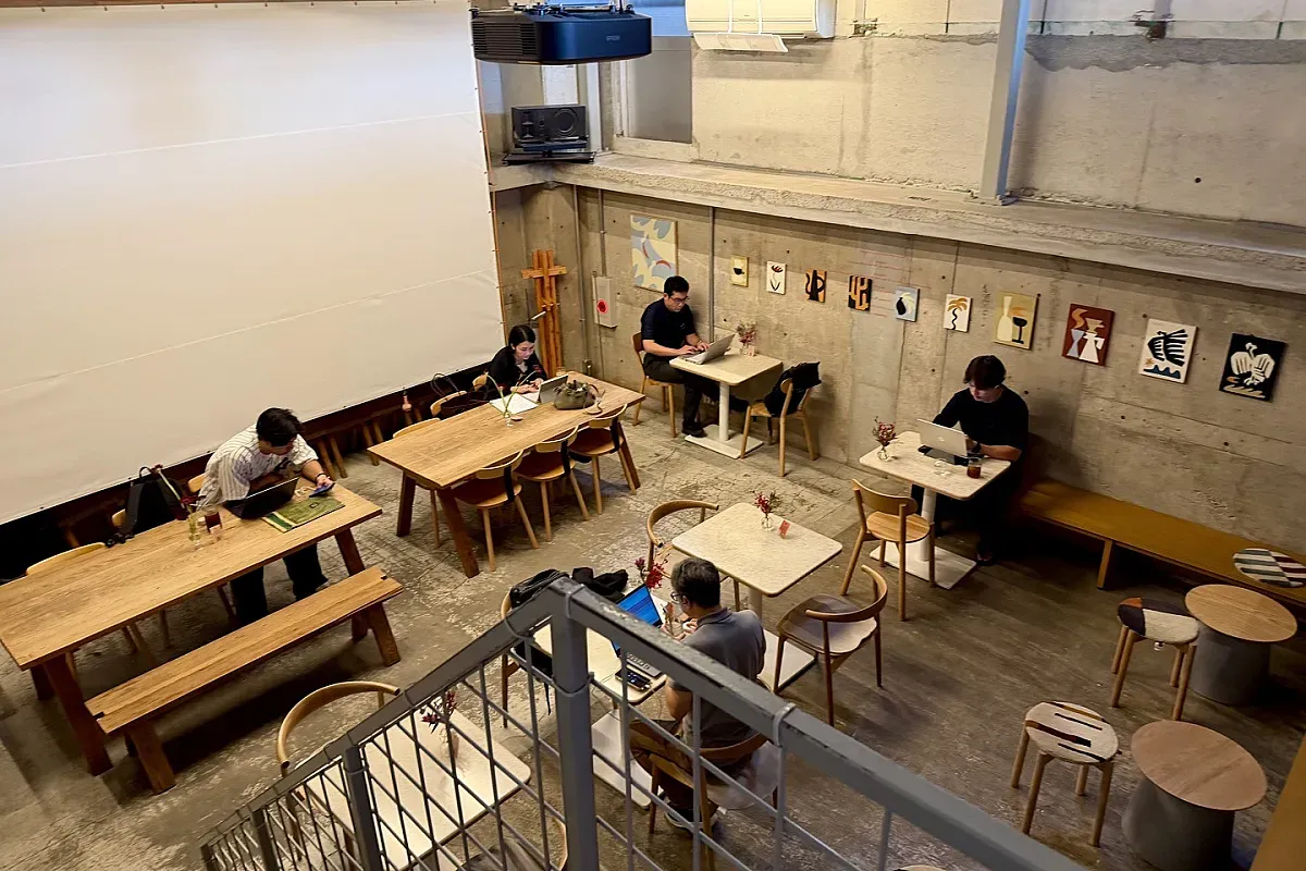 ONIBUS COFFEE Nakameguro 3 Chome laptop friendly café in Meguro City