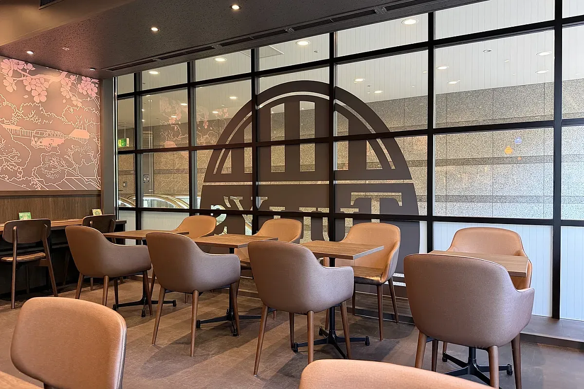Tully's Coffee laptop friendly café in Shinagawa