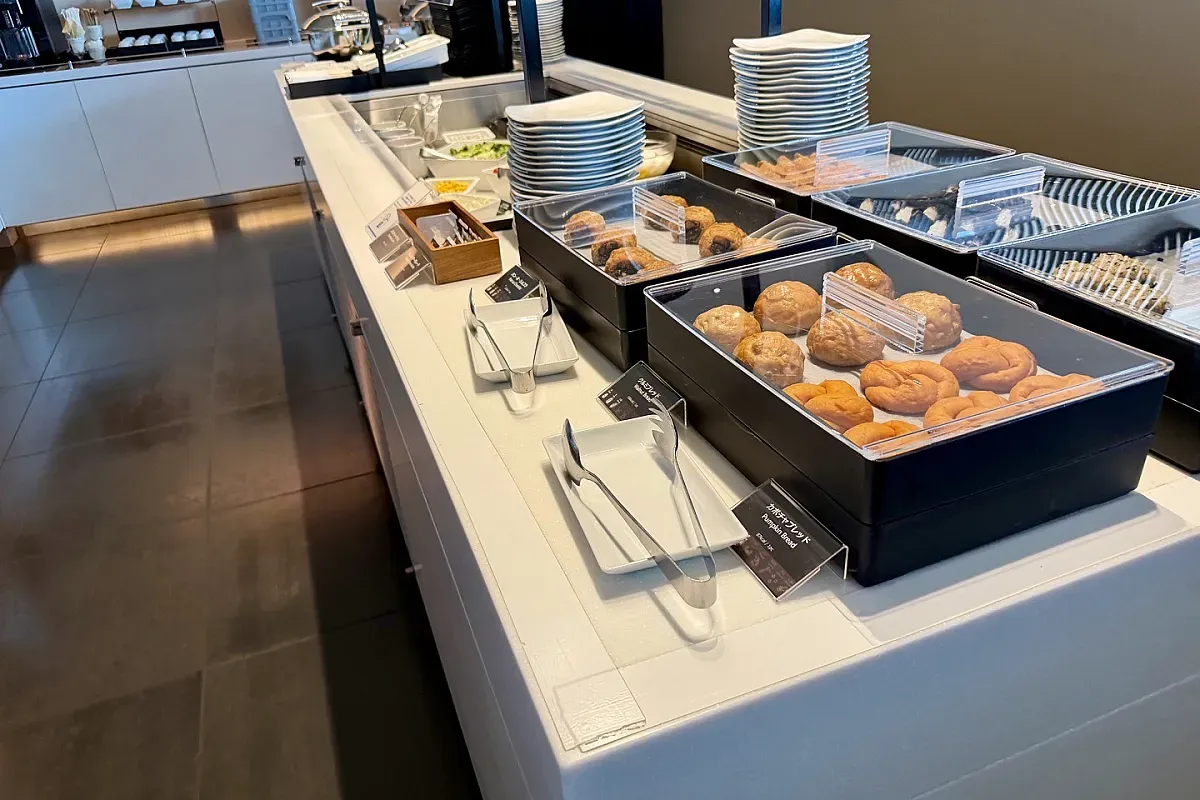 ANA LOUNGE (110 Raun) laptop friendly café in Ota City