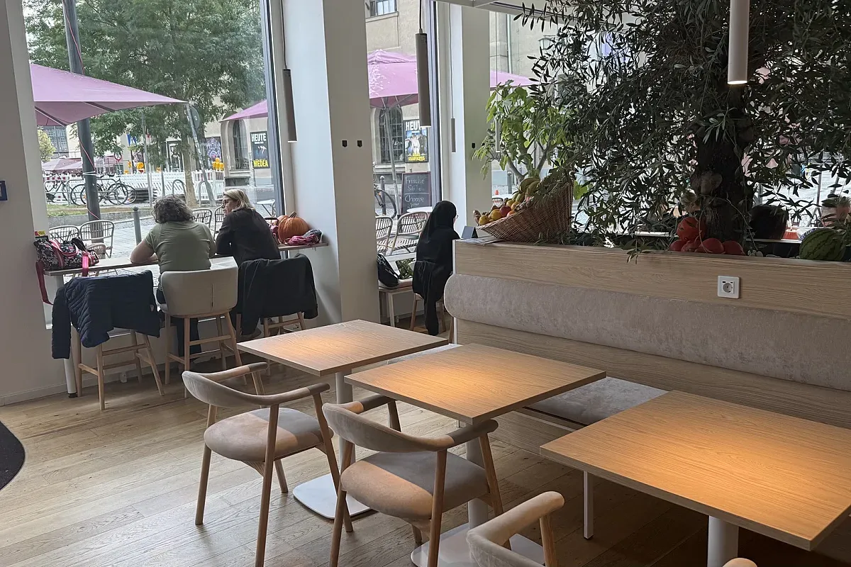 Café Brecht laptop friendly café in Berlin