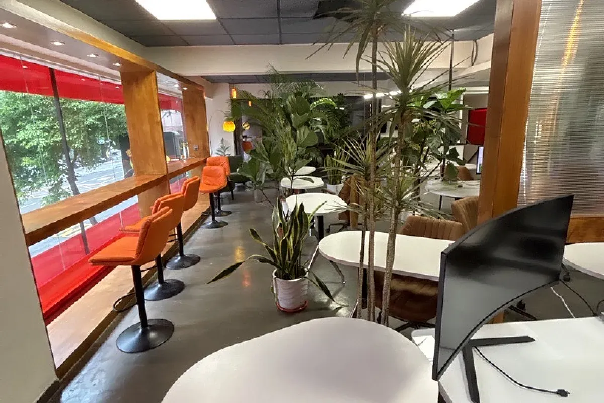 Second Space RED — 24/7 co-working laptopfreundliches Café in Sinsing District