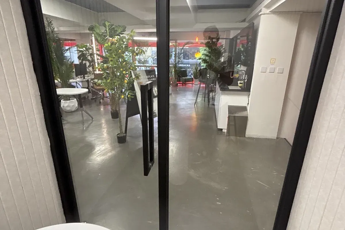 Second Space RED — 24/7 co-working laptopfreundliches Café in Sinsing District