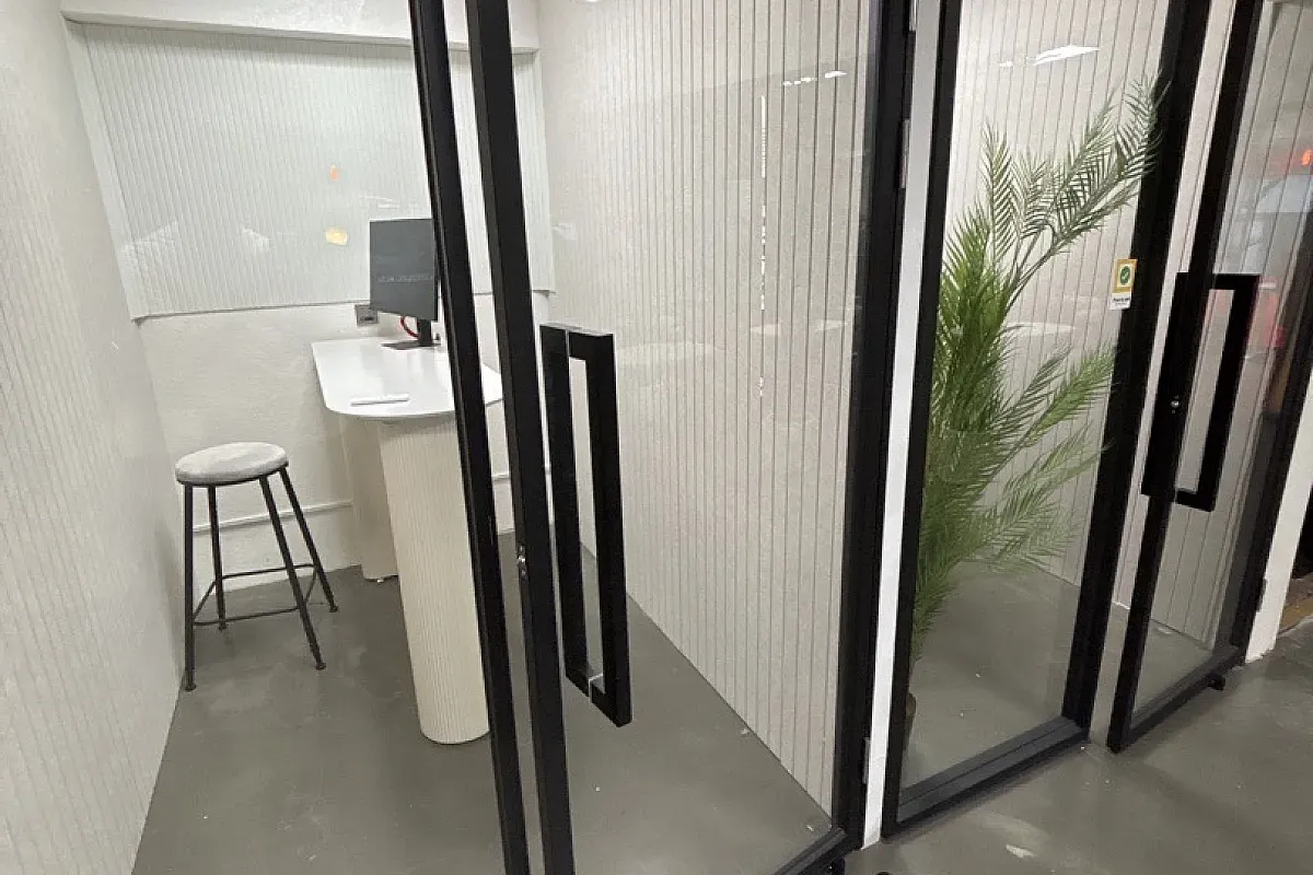 Second Space RED — 24/7 co-working laptopfreundliches Café in Sinsing District